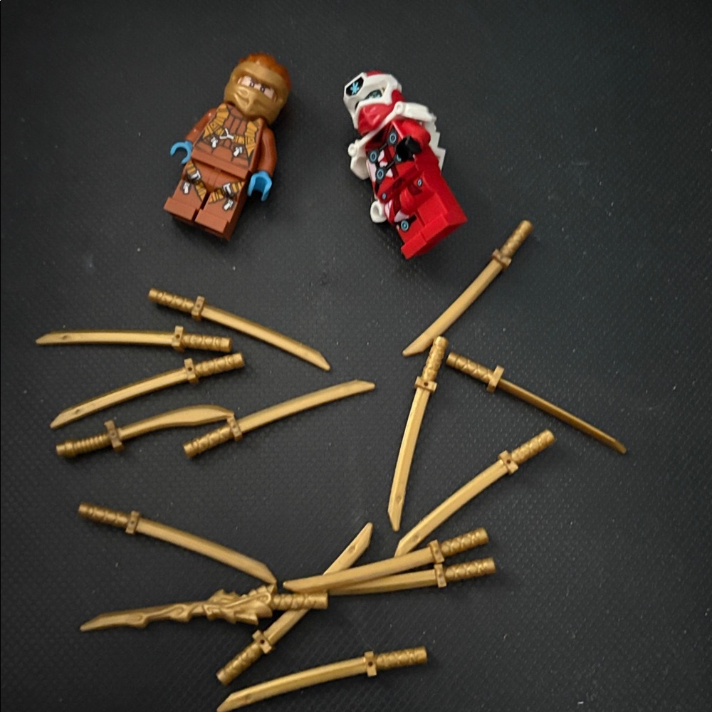 LEGO | NINJAGO 2 minifigures and weapons lot - swords